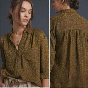 Pilcro animal print wool blend blouse button front chest pockets. Small